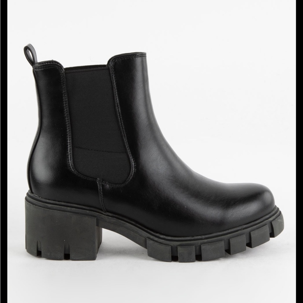 Steve Madden Tessa boots size 5